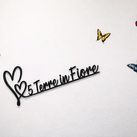 Cinque Terre In Fiore - Mytouristhome بيت ضيافة لا سبيتسْيا